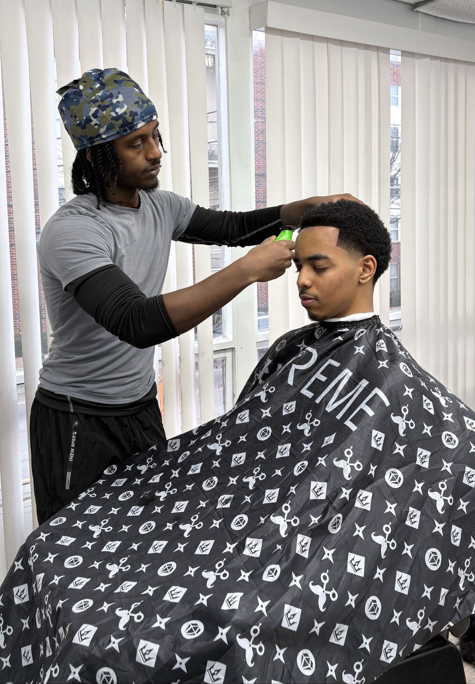 Doctor Skino cutting hair